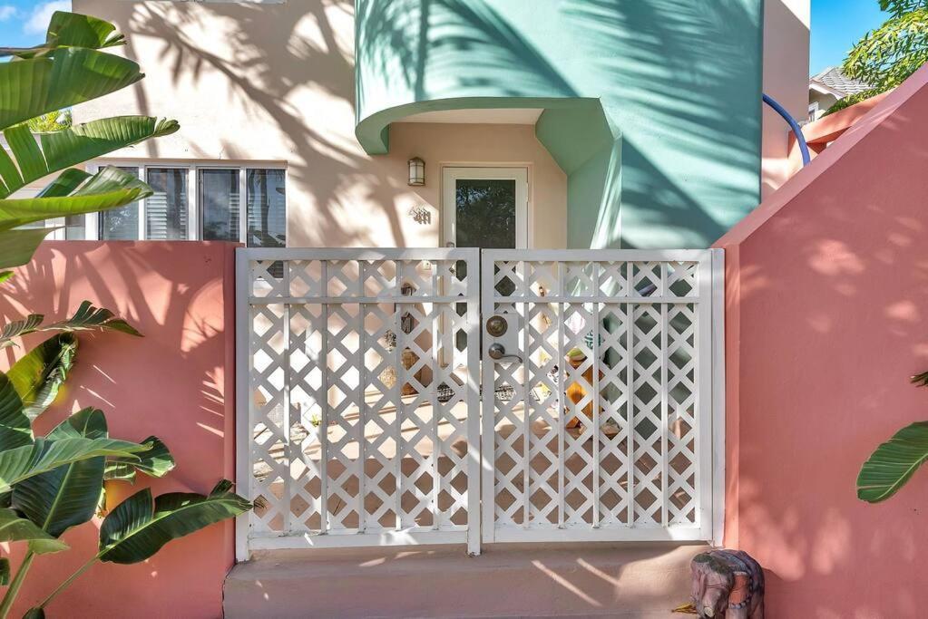Art Deco Apt W Pool One Mile To Beach Pets Welcome Lake Worth Beach Exterior foto