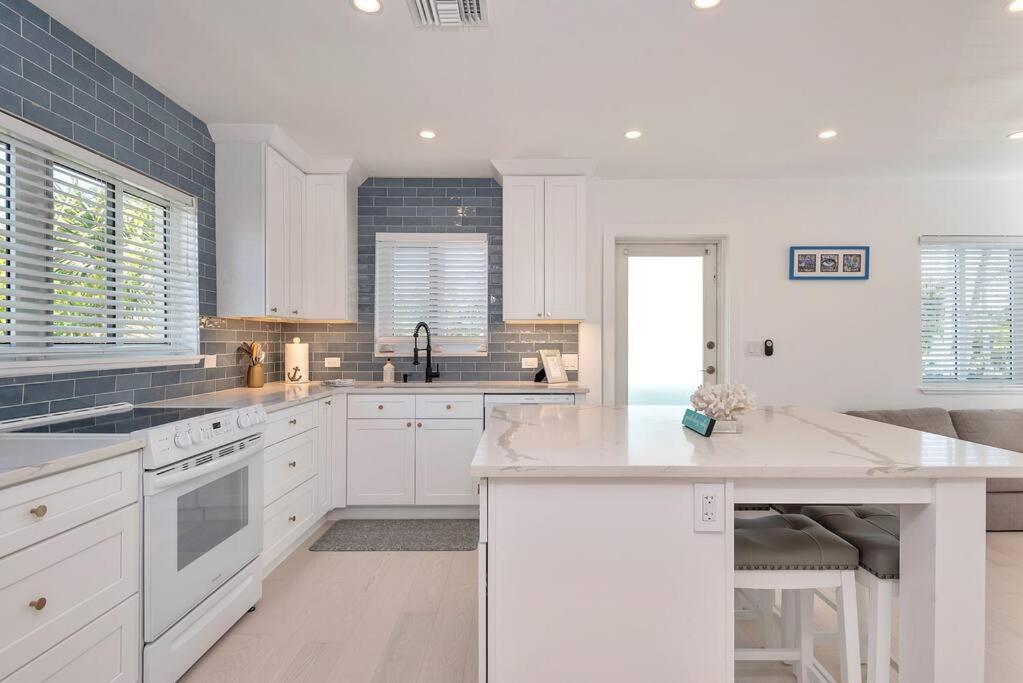 Art Deco Apt W Pool One Mile To Beach Pets Welcome Lake Worth Beach Exterior foto