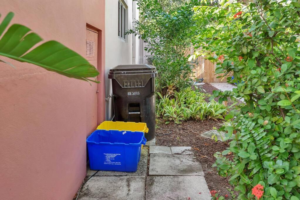 Art Deco Apt W Pool One Mile To Beach Pets Welcome Lake Worth Beach Exterior foto